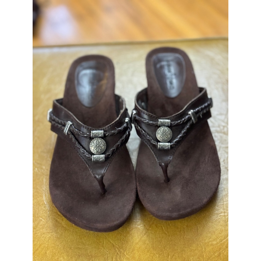 Women's Minnetonka Brown Thong Sandals Size 8
